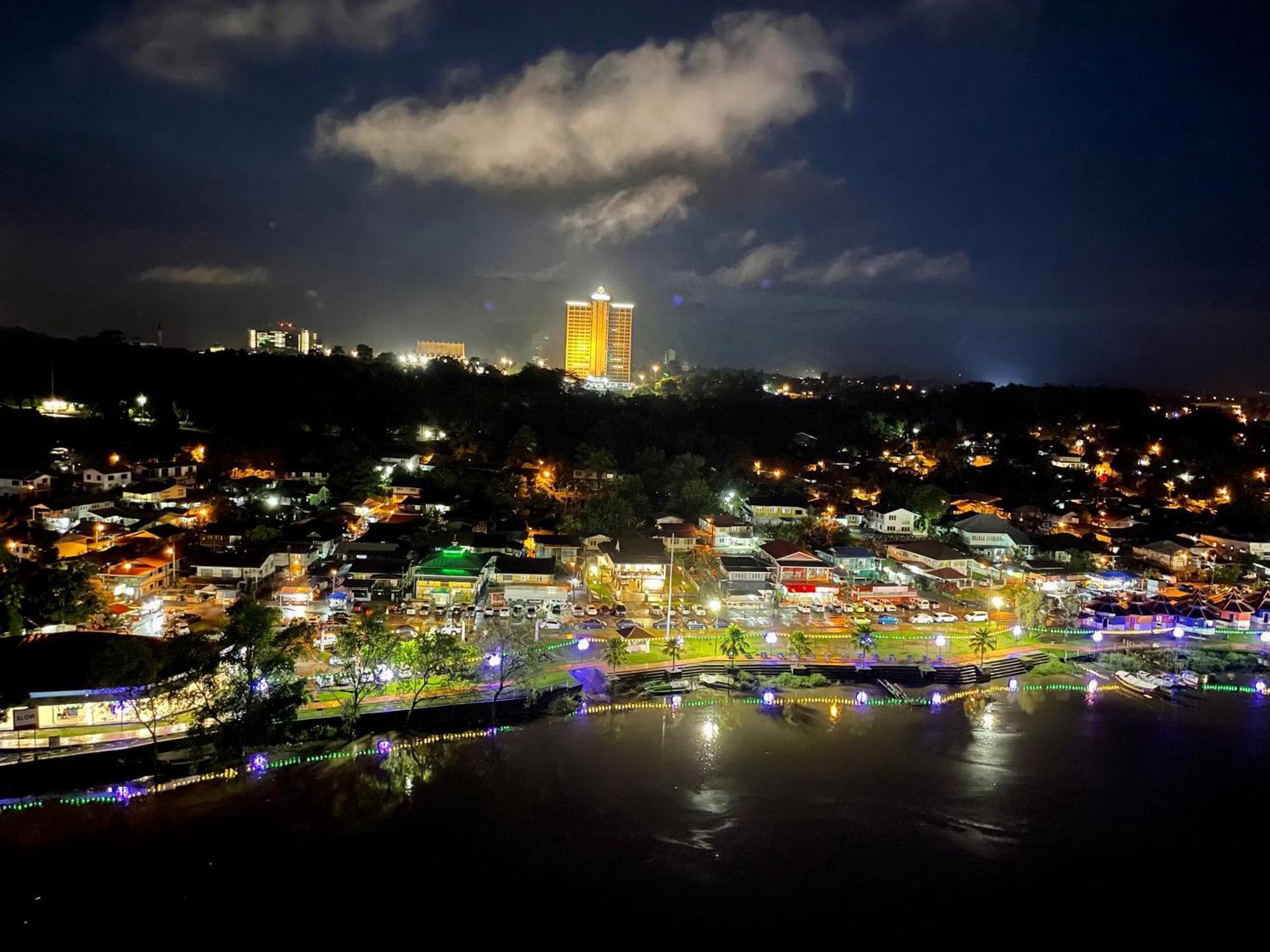 Kuching City Center Riverbank Suites With Marvelous River View 外观 照片